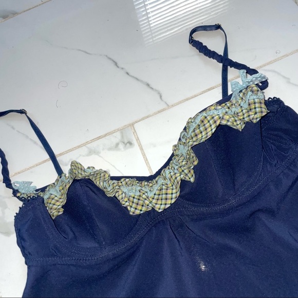 Victoria Secret - Picture 3 of 5